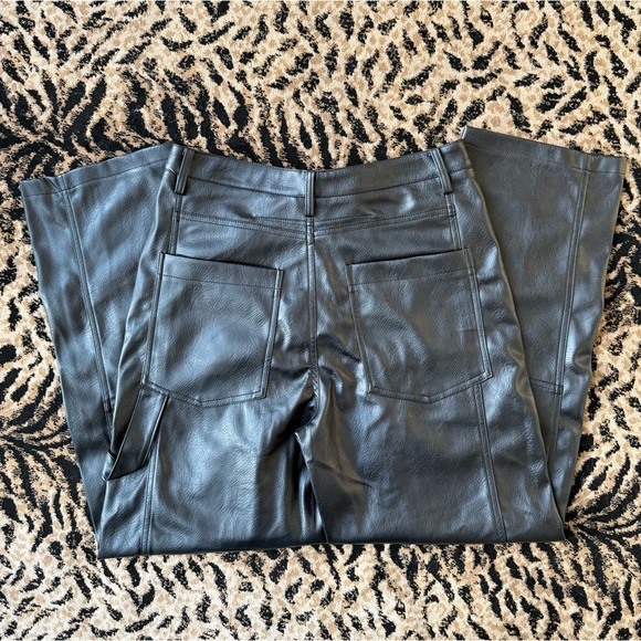 NWT Avec Les Filles Faux Leather Cargo Barrel Pants Size 8 - Picture 7 of 10